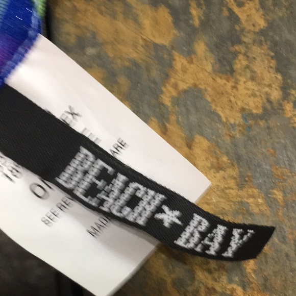 Beach Bay Cover-up floral. OS - Picture 5 of 9